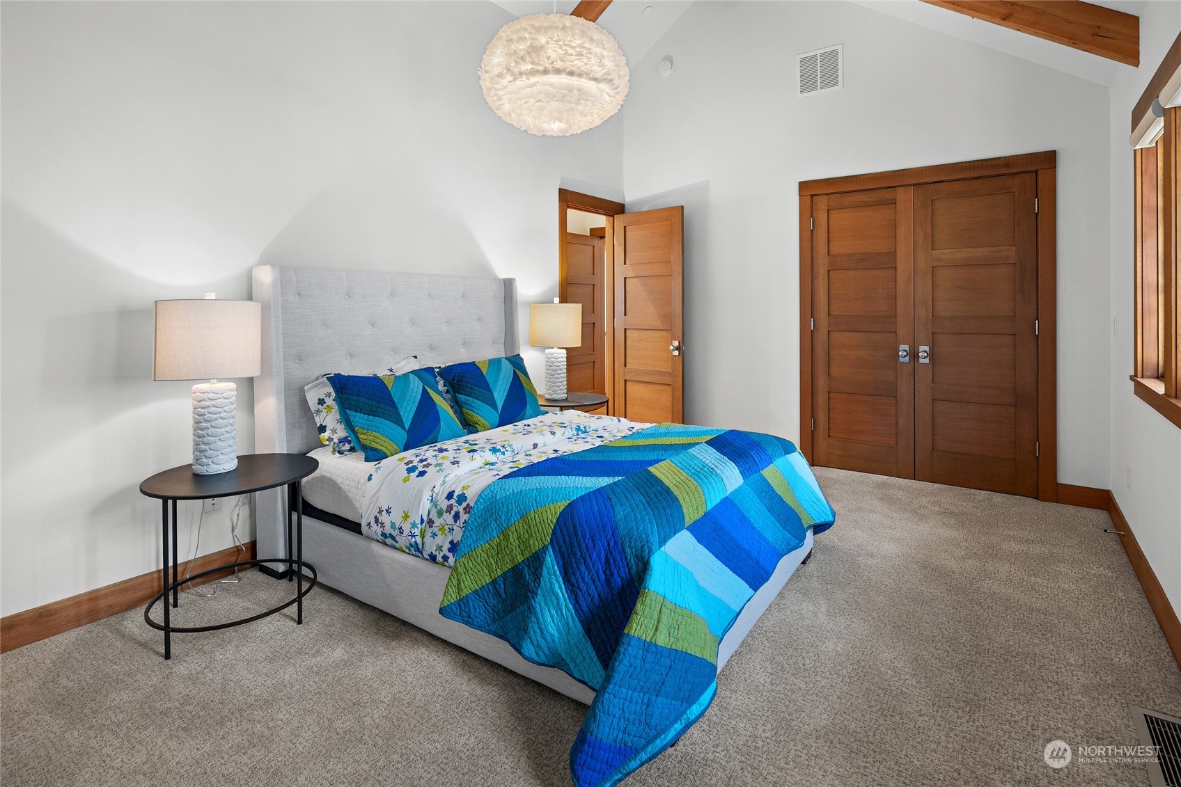 1040 Pinegrass Loop Cle Elum, WA 98922 - Photo 29 of 39 a bedroom with a bed and window