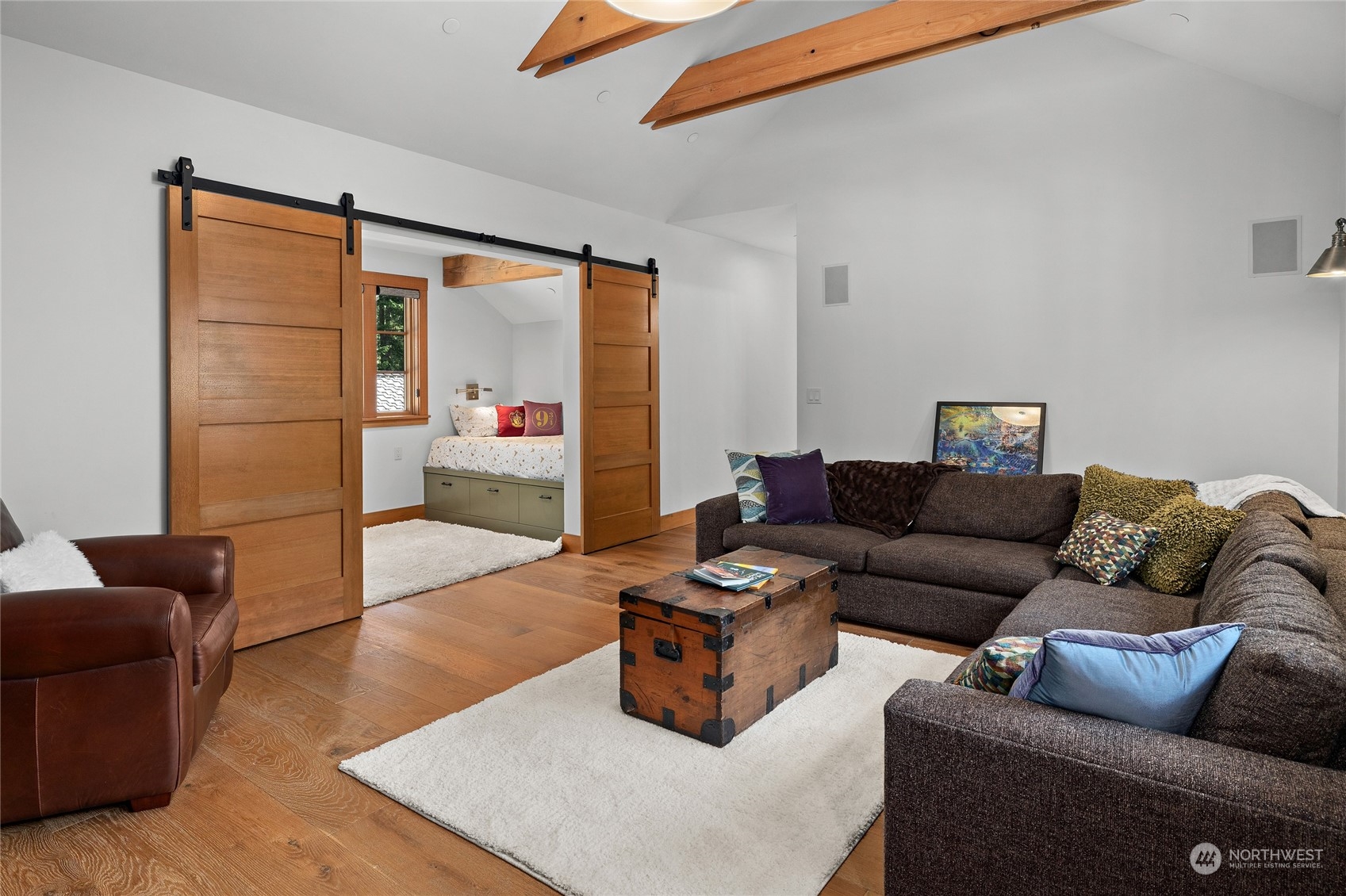 1040 Pinegrass Loop Cle Elum, WA 98922 - Photo 34 of 39 a living room with furniture and a flat screen tv