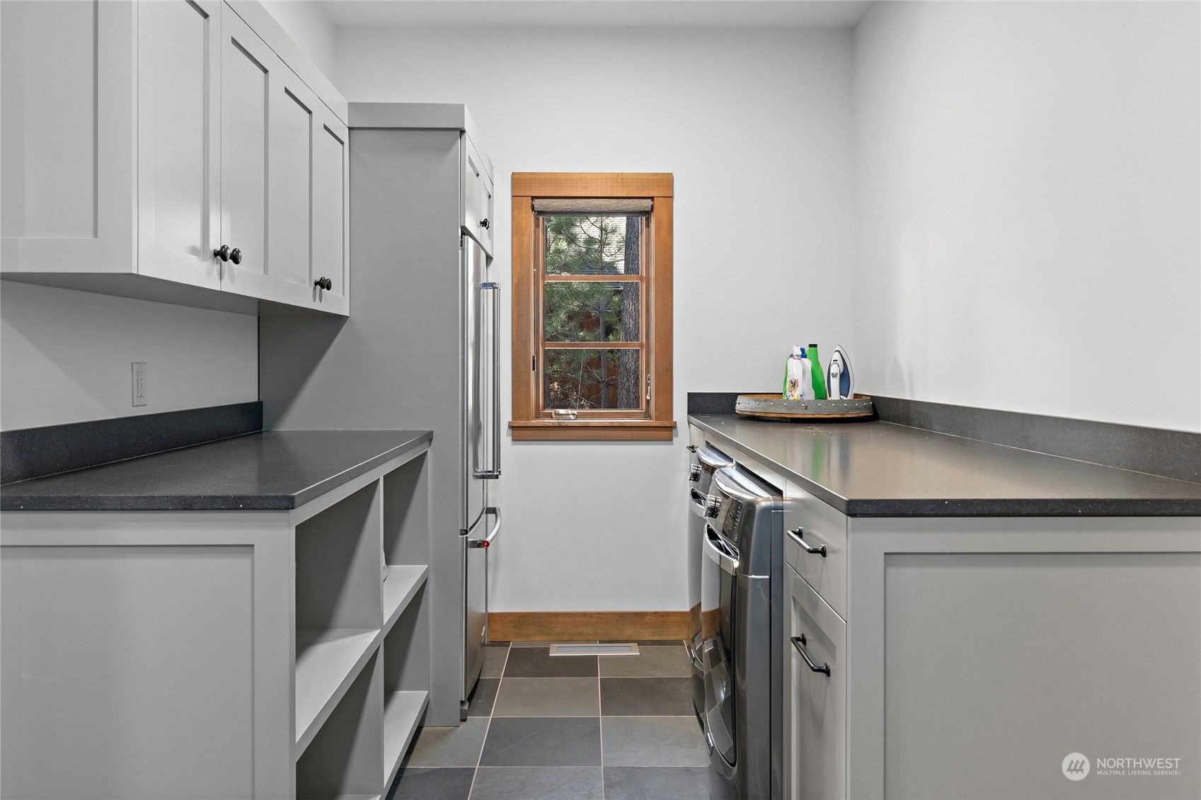 1040 Pinegrass Loop Cle Elum, WA 98922 - Photo 36 of 39 a utility room with a sink and cabinets