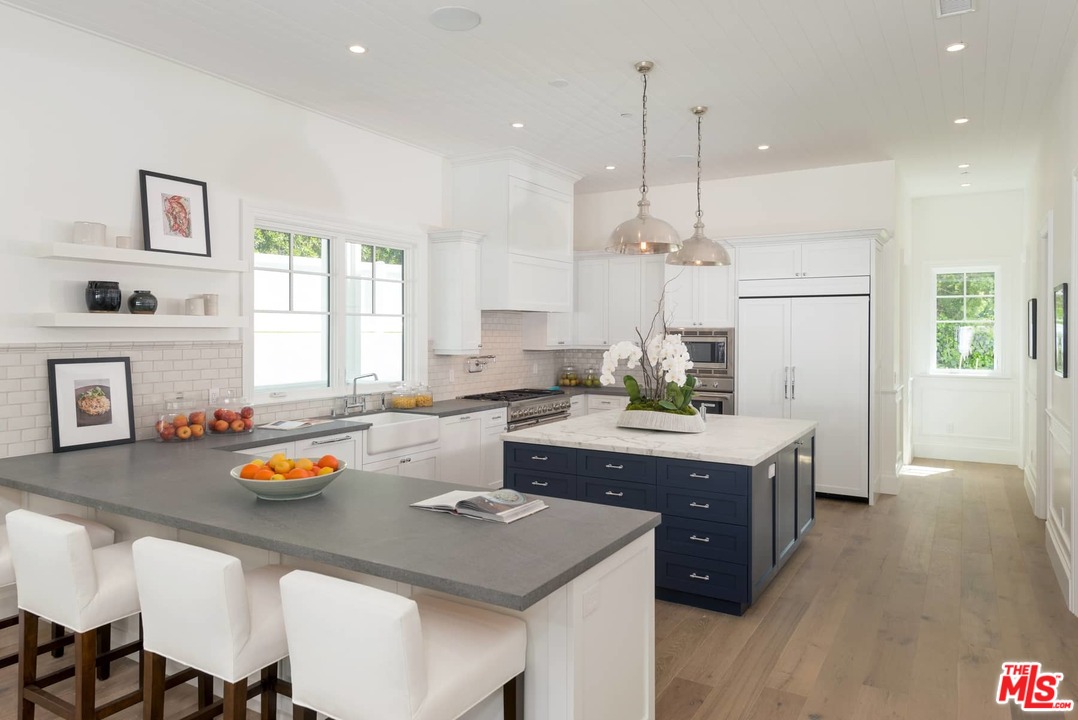 12090 Chalon Road Los Angeles, CA 90049 - Photo 17 of 47 Gallery Image 17
