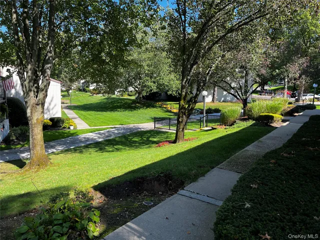 $3,000 | 77 Richmond Boulevard, Unit 4A, Ronkonkoma, NY 11779