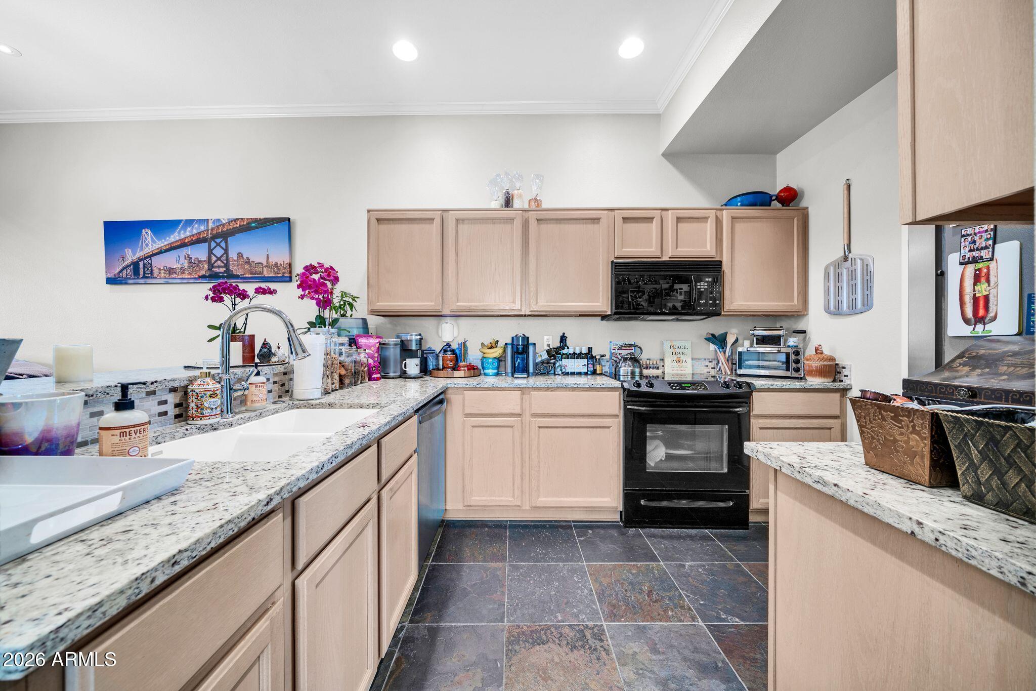 8270 North Hayden Road, Unit 2052 Scottsdale, AZ 85258 - Photo 4 of 25 8270 N Hayden Rd 2052-13