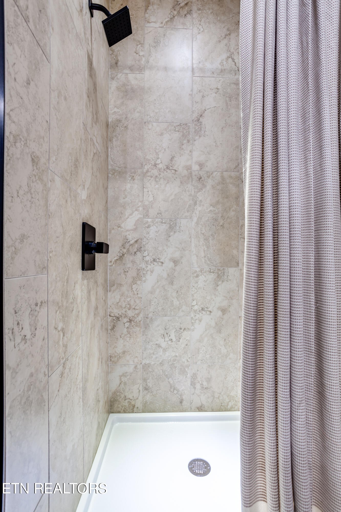 1820 High View Court Sevierville, TN 37876 - Photo 37 of 58 a bathroom with a shower