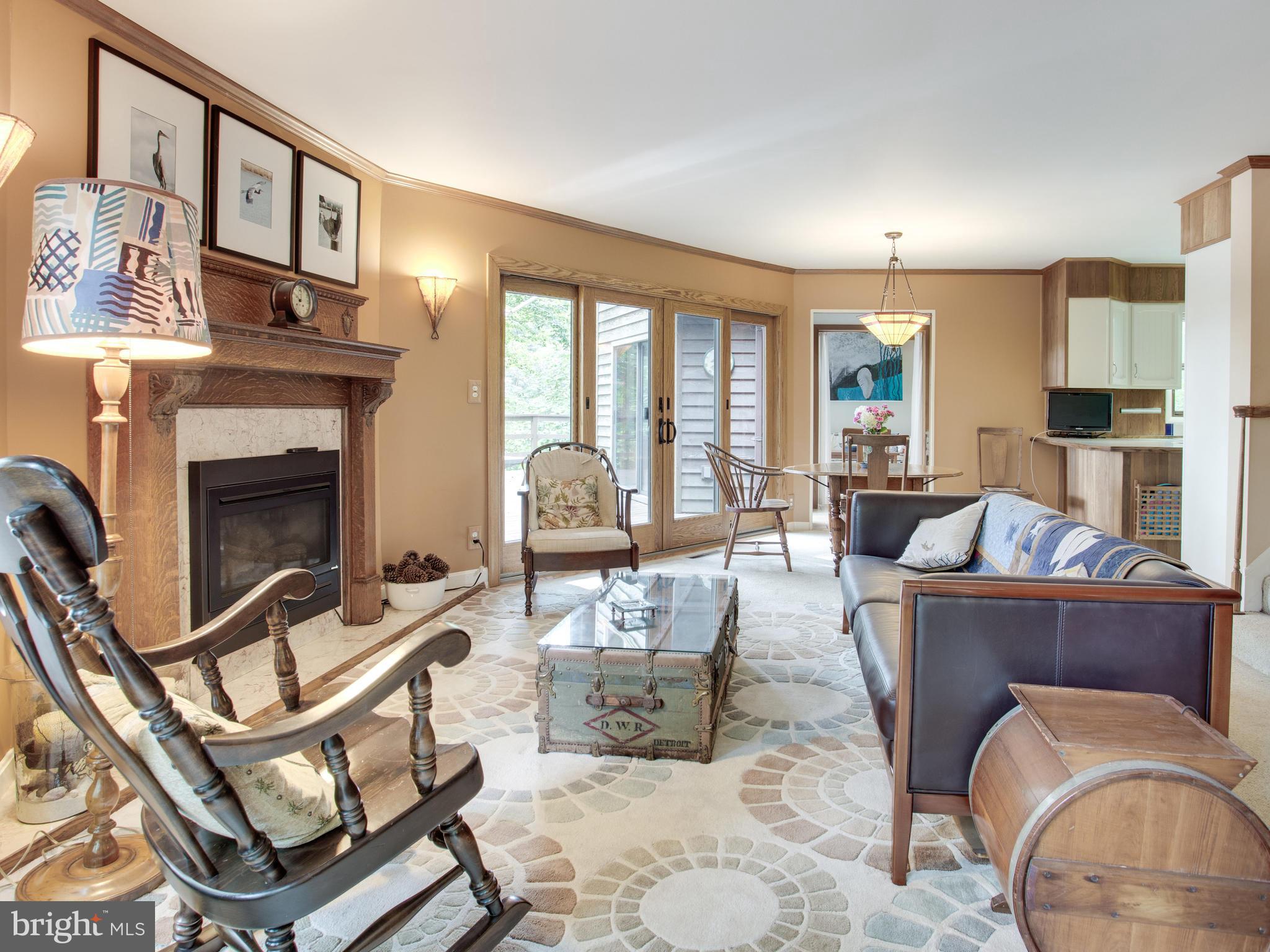 1635 Orchard Beach Road Annapolis, MD 21409 - Photo 4 of 23 Living Room