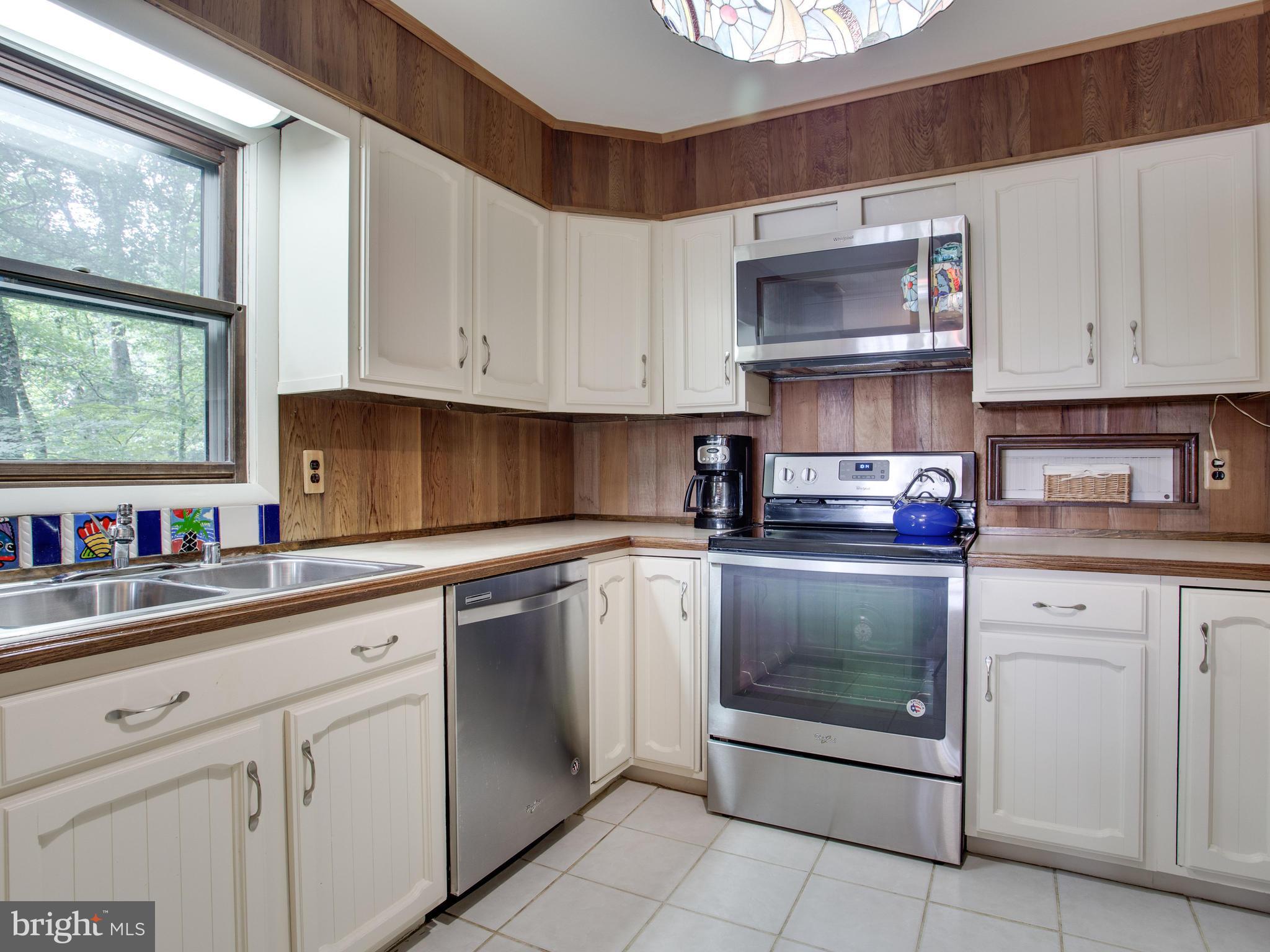 1635 Orchard Beach Road Annapolis, MD 21409 - Photo 7 of 23 Kitchen