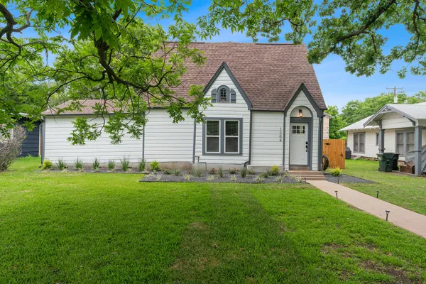 $674,900 | 1204 East 13th Street, Georgetown, TX 78626