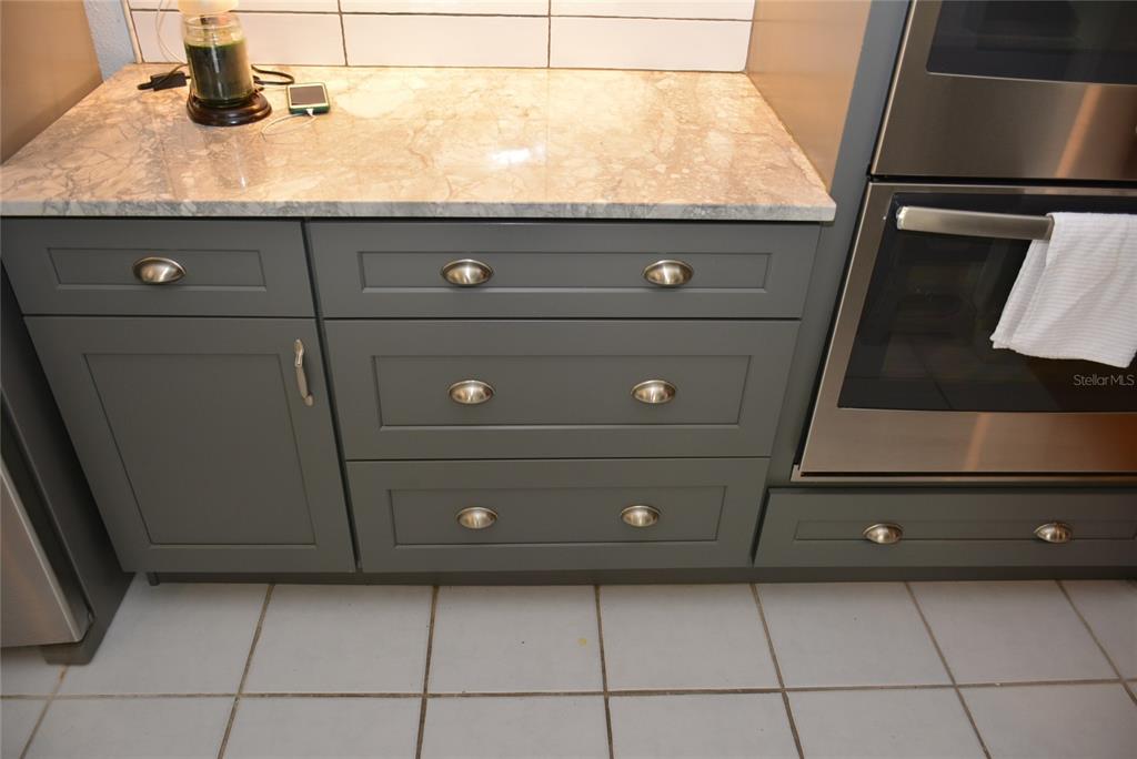 308 Tangerine Street Altamonte Springs, FL 32701 - Photo 19 of 58 Deep drawers provide ample storage.