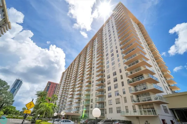 $3,700 | 230 174th Street, Unit 814, Sunny Isles Beach, FL 33160