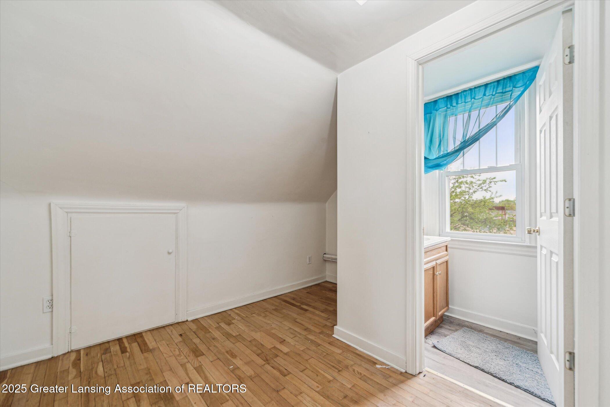 336 South Waverly Road Lansing, MI 48917 - Photo 20 of 33 21-336-S-Waverly-Rd-Lansing-MI-48917-Win