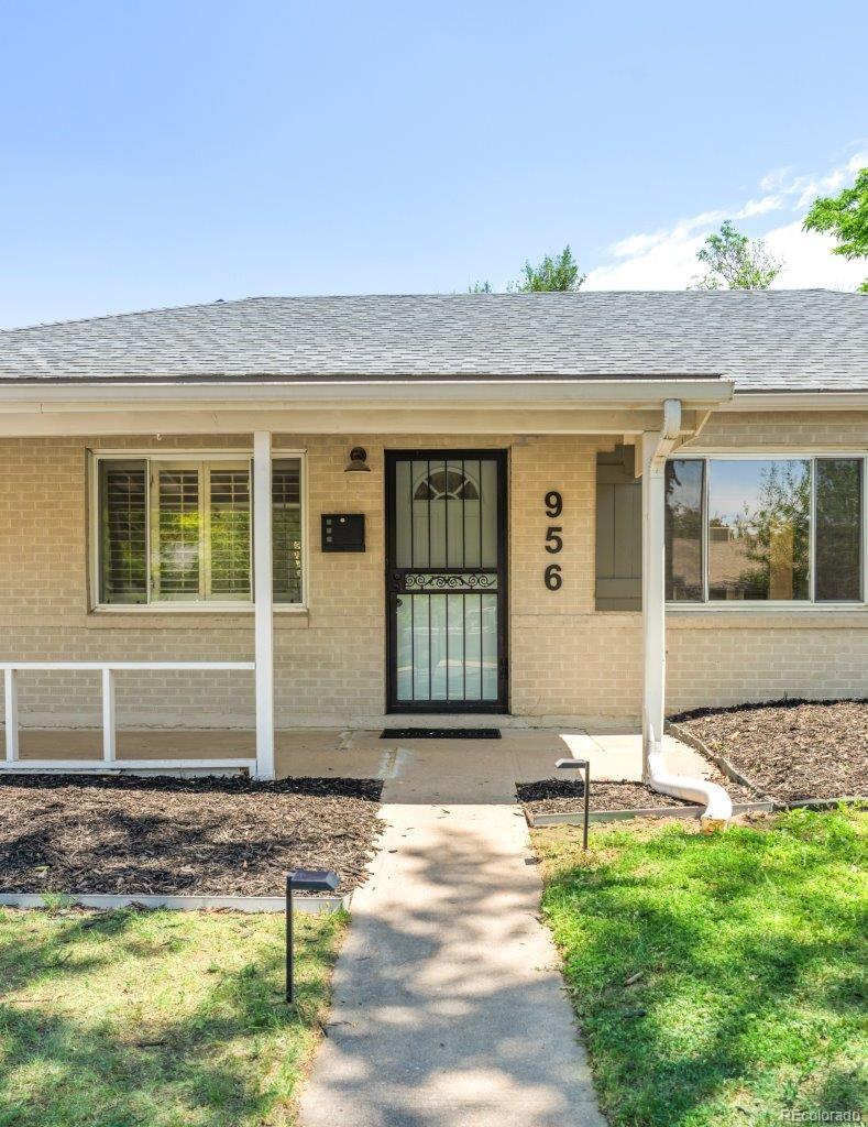 956 Racine Street Aurora, CO 80011 - Photo 3 of 25