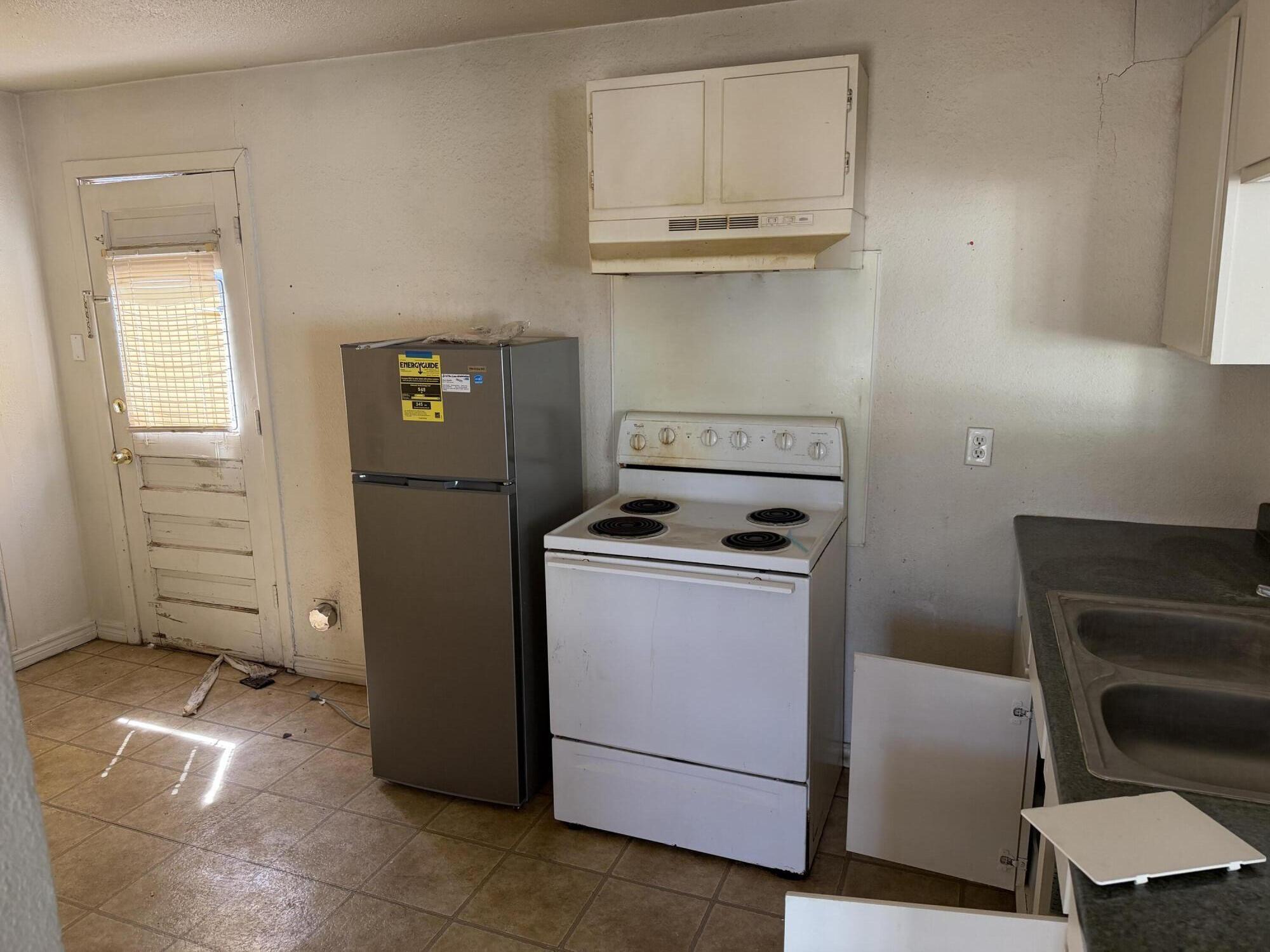 2612 36th Street Lubbock, TX 79413 - Photo 29 of 30 a utility room with dryer and washer