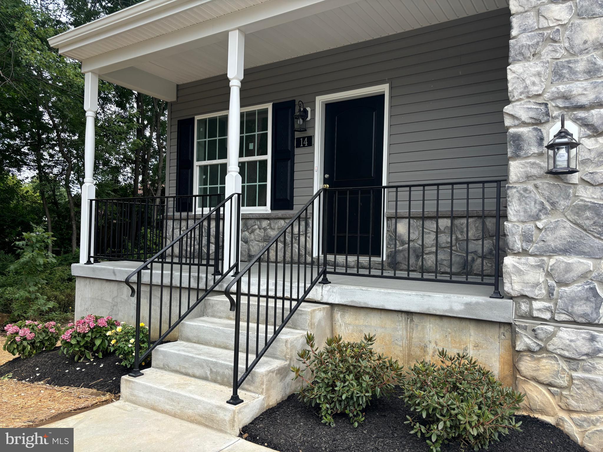 14 Lawrence Avenue Newark, DE 19711 - Photo 2 of 22 Front Porch