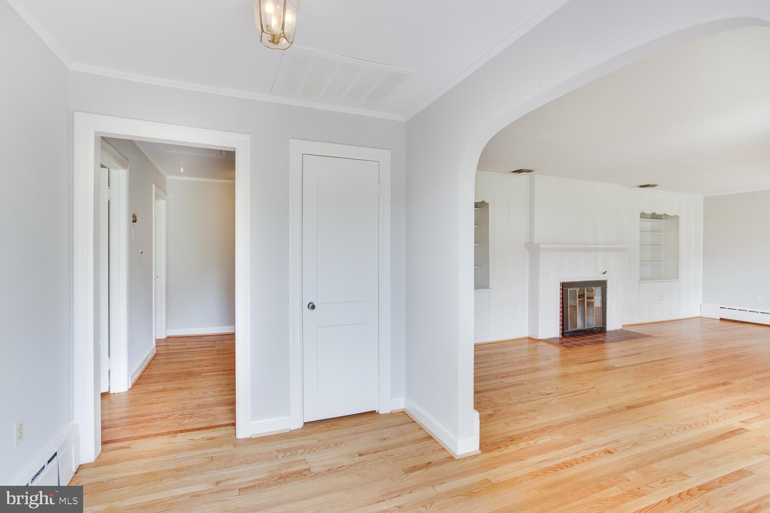 2510 Plum Point Road Huntingtown, MD 20639 - Photo 6 of 62 Entrance foyer