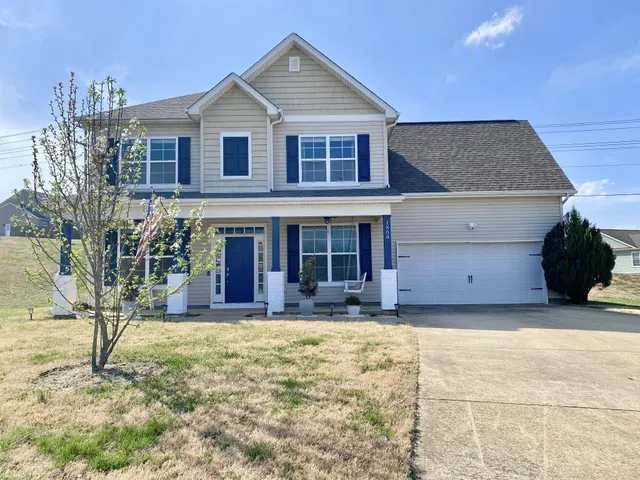 a view of a house with a yard