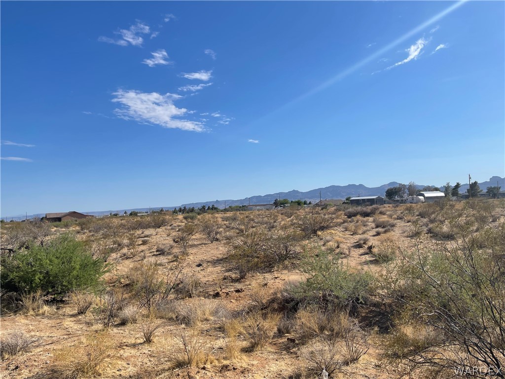 751 South Verde Road Golden Valley, AZ 86413 - Photo 12 of 16