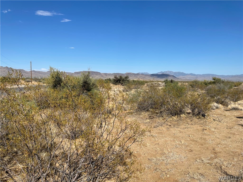 751 South Verde Road Golden Valley, AZ 86413 - Photo 15 of 16