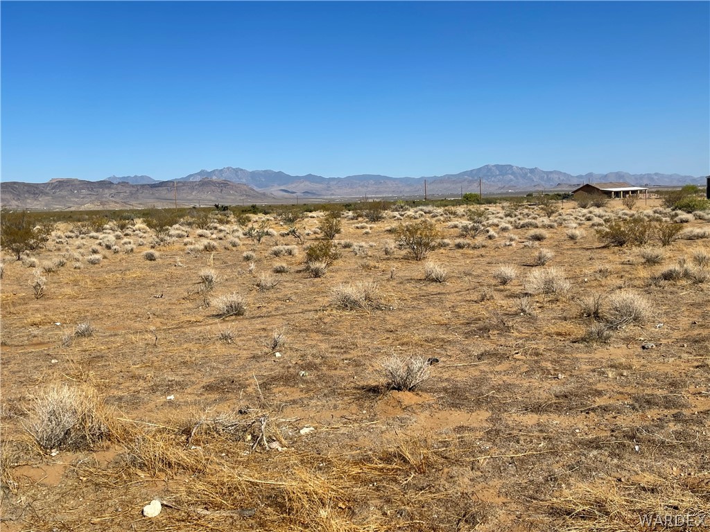 751 South Verde Road Golden Valley, AZ 86413 - Photo 7 of 16