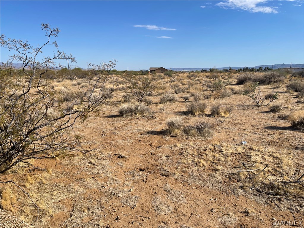 751 South Verde Road Golden Valley, AZ 86413 - Photo 8 of 16