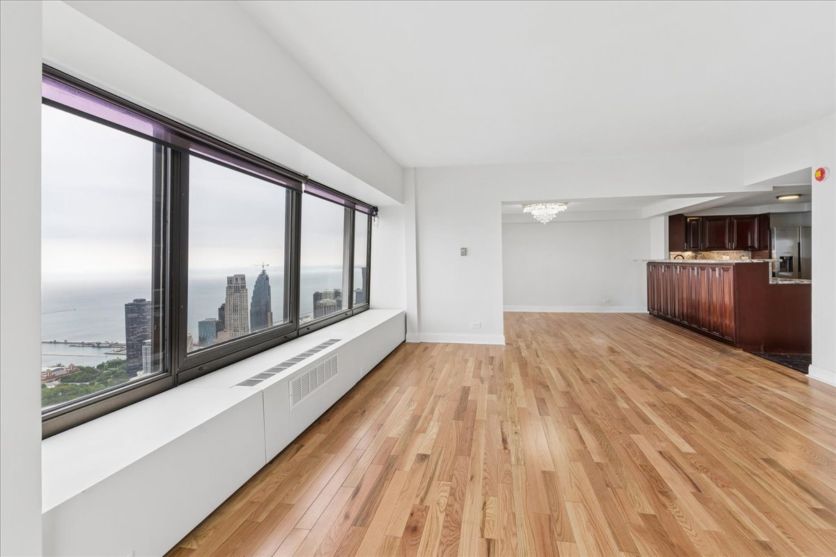 175 East Delaware Place, Unit 8304 Chicago, IL 60611 - Photo 3 of 26