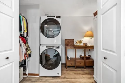 a view of living room with washer and dryer