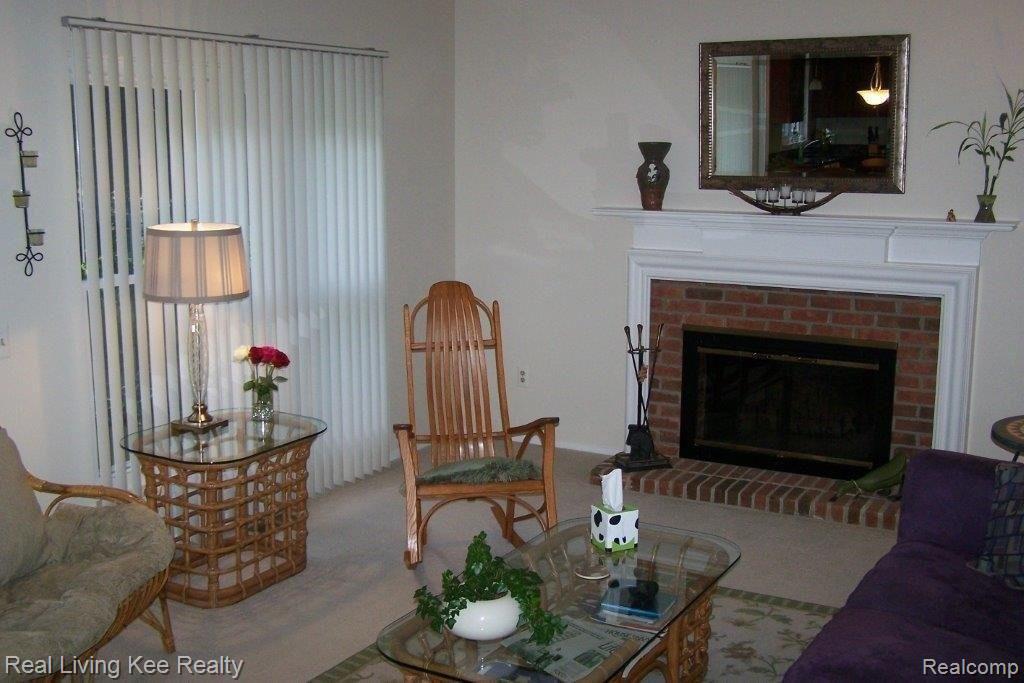 487 Bolinger Street Rochester, MI 48307 - Photo 4 of 19 008.jpg
