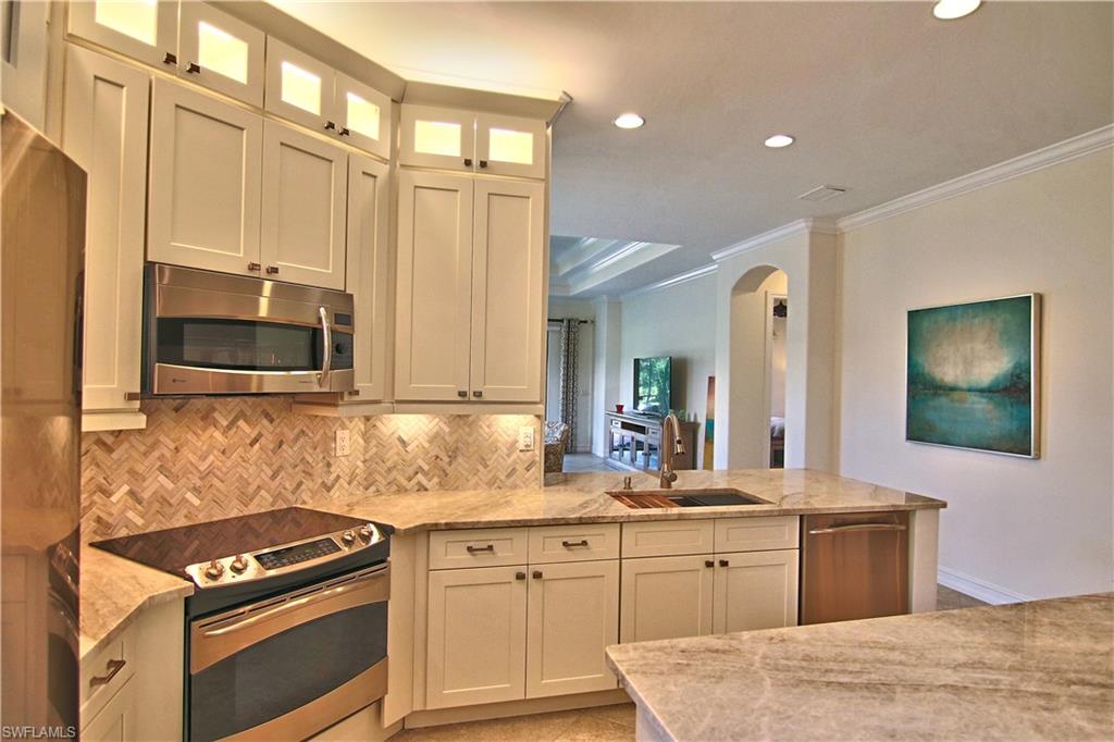 7421 Moorgate Point Way Naples, FL 34113 - Photo 4 of 32 Kitchen