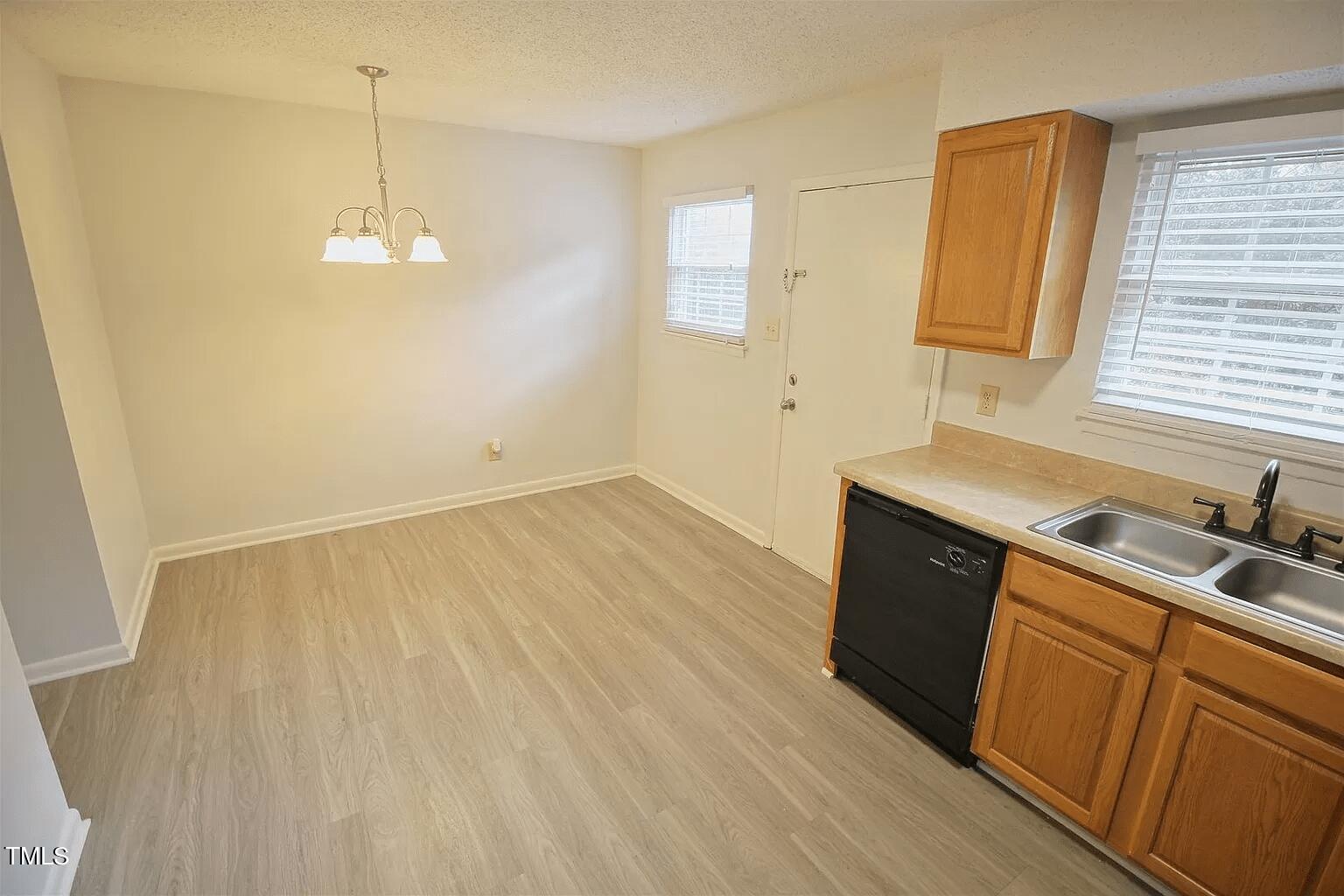 1620 Crest Road Raleigh, NC 27606 - Photo 19 of 20 7c6e3d5795a7aa9e2d7f2128f67e62e6-uncropp