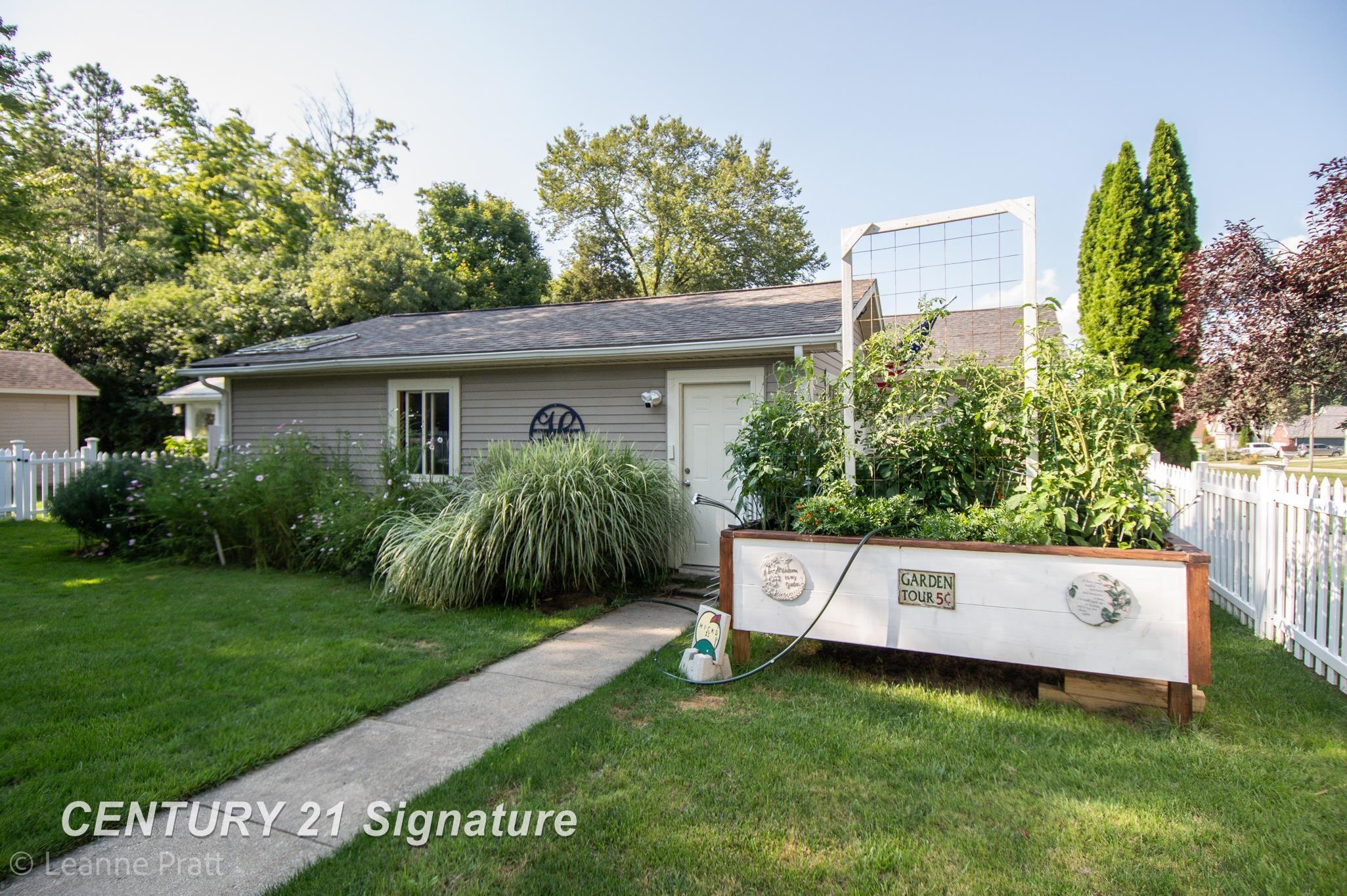 743 East River Road Flushing, MI 48433 - Photo 23 of 26