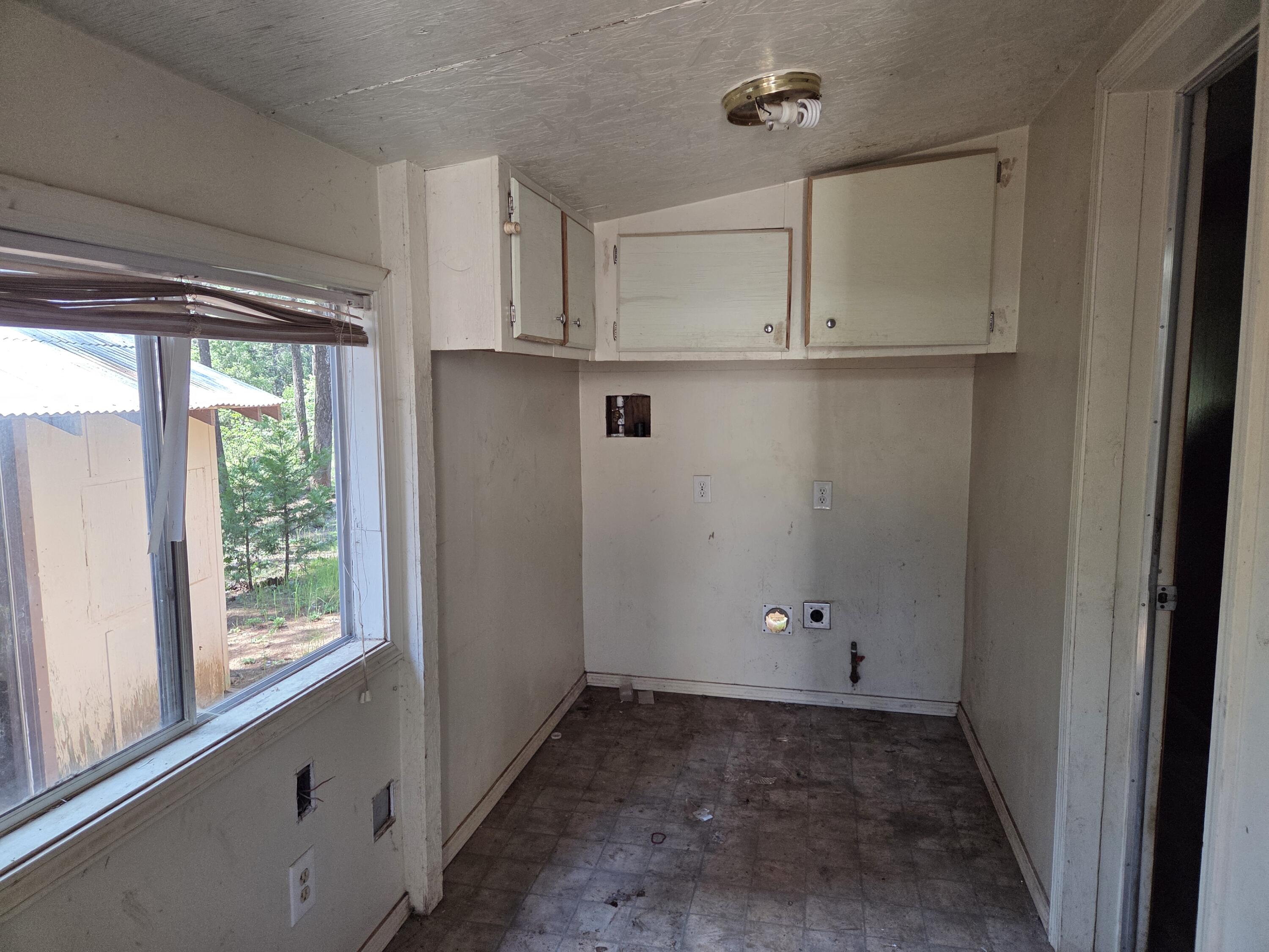 33433 Plateau Pines Road Shingletown, CA 96088 - Photo 19 of 25 LAUNDRY HOOK UP'S