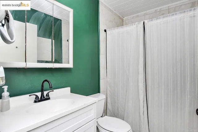 a view of a room with lounge chair