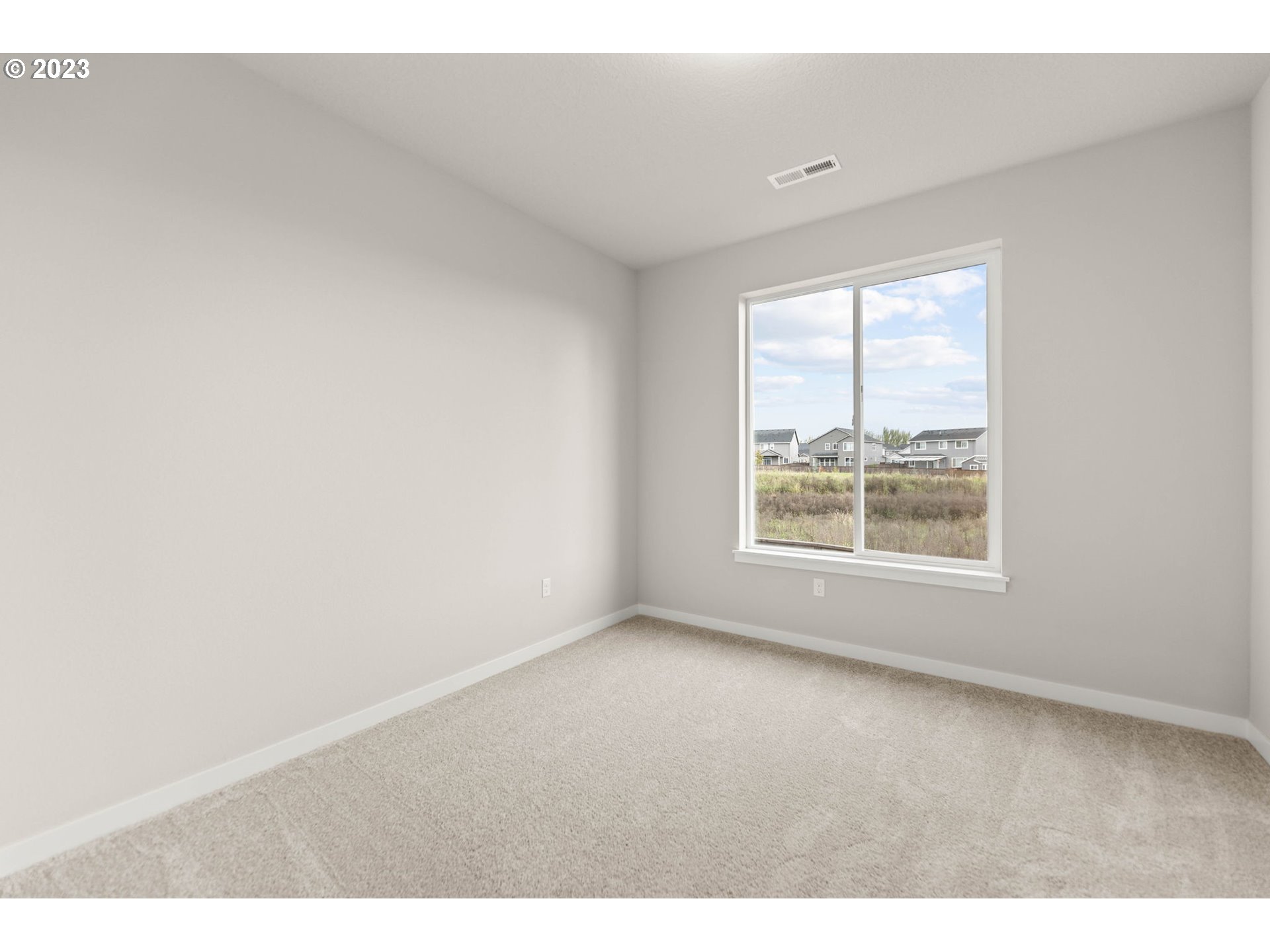 8823 North 3rd Circle Ridgefield, WA 98642 - Photo 31 of 41 an empty room with windows