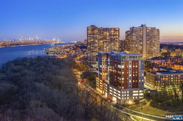 $3,350 | 69 Main Street, Unit 1503, Fort Lee, NJ 07024