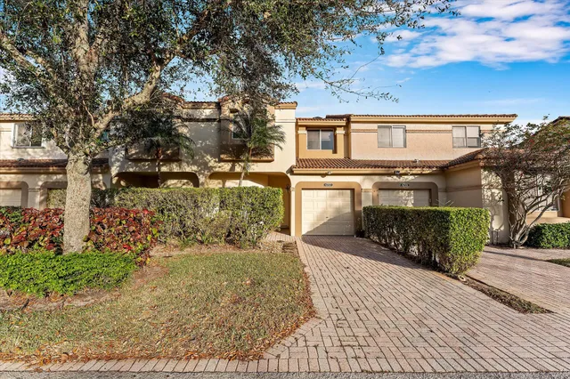 $550,000 | 6757 Via Regina, Unit 3, Boca Raton, FL 33433