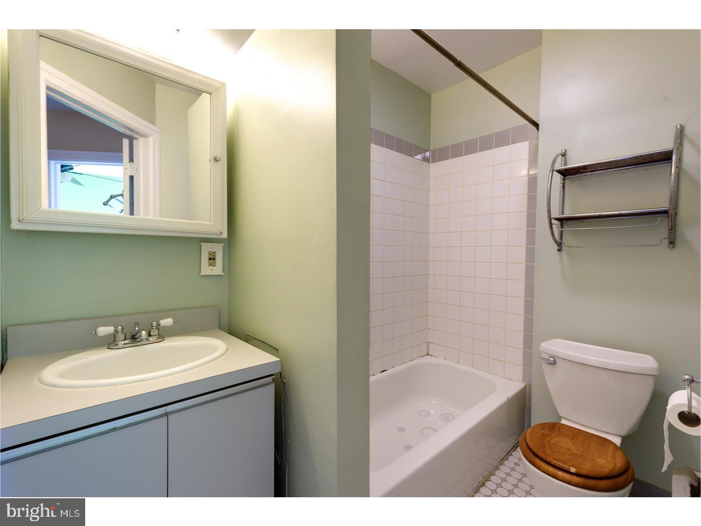 71 Sunshine Road Upper Darby, PA 19082 - Photo 23 of 25