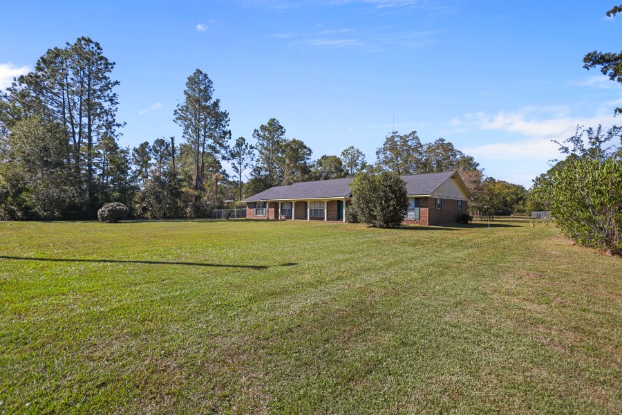 1602 Smith Road Waycross, GA 31503 - Photo 2 of 58