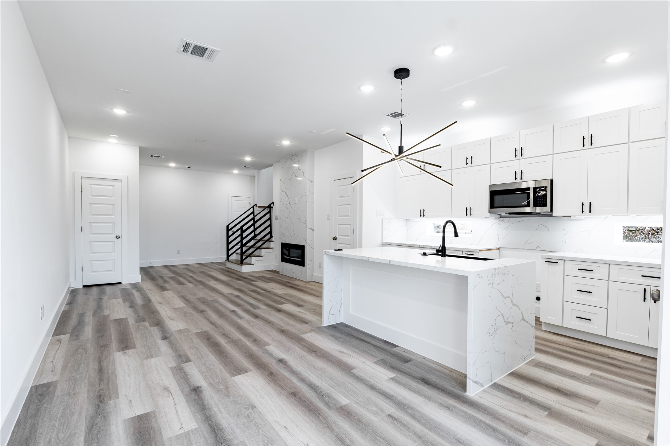 610 East 41st Street, Unit A Houston, TX 77022 - Photo 19 of 20 Open concept floor plan featuring high celings with all the quality amenities and upgrades anyone can ask for.