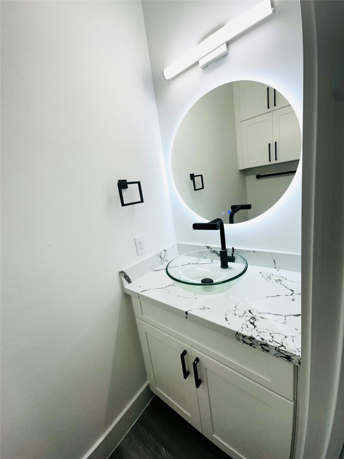 610 East 41st Street, Unit A Houston, TX 77022 - Photo 8 of 20 1/2 bath Powder room on the 1st floor for your guest. Buyer can choose between brushed Nickel or Matte Black faucets and hardware.