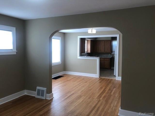 337 Highland Avenue Rochester, MI 48307 - Photo 4 of 16