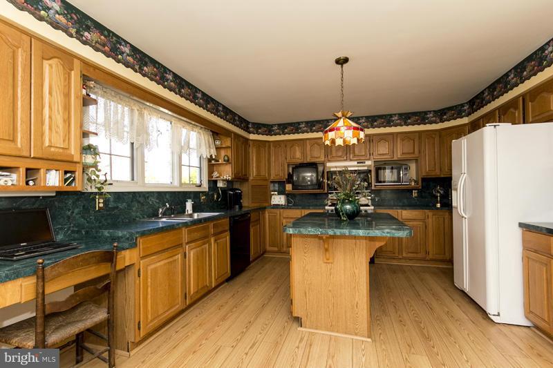 2519 Perring Woods Road Baltimore, MD 21234 - Photo 12 of 29 Kitchen