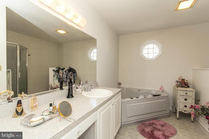 2519 Perring Woods Road Baltimore, MD 21234 - Photo 24 of 29 Bath (Master)