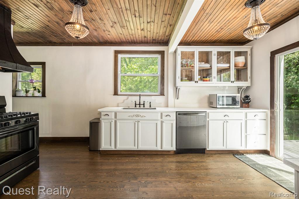 2577 John R Road Rochester Hills, MI 48307 - Photo 10 of 24