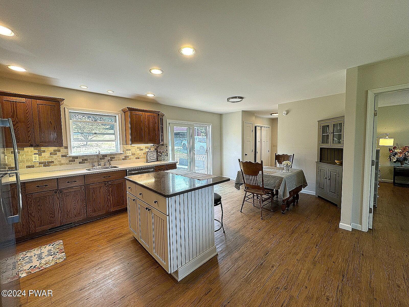 400 Welcome Lake Road Beach Lake, PA 18405 - Photo 11 of 64 Dining area
