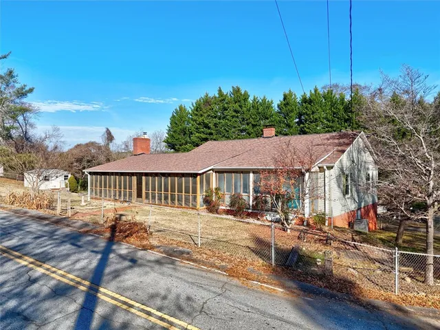 $272,900 | 433 Pineview Drive, Pickens, SC 29671