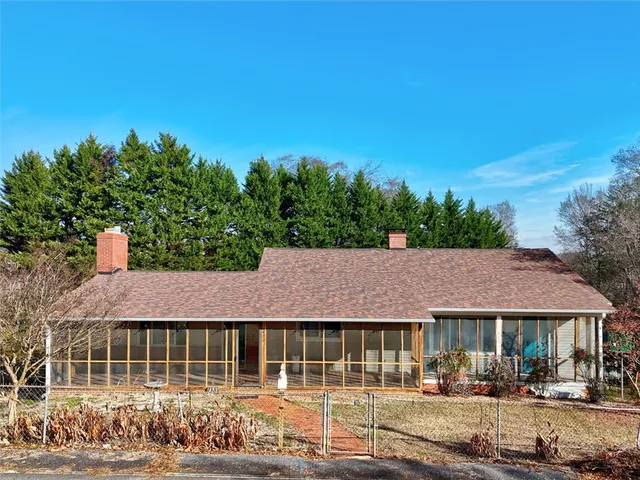 $272,900 | 433 Pineview Drive, Pickens, SC 29671