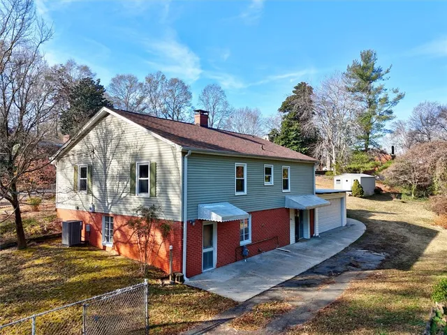 $272,900 | 433 Pineview Drive, Pickens, SC 29671