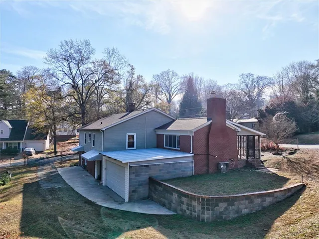 $272,900 | 433 Pineview Drive, Pickens, SC 29671