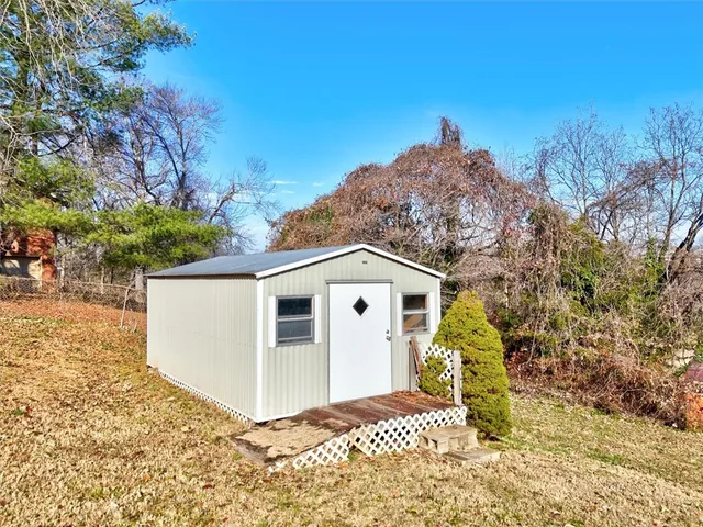 $272,900 | 433 Pineview Drive, Pickens, SC 29671