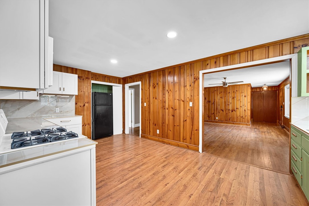 433 Pineview Drive Pickens, SC 29671 - Photo 8 of 40