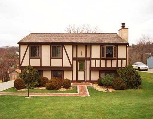 82 Phillips Lane McKees Rocks, PA 15136 - Photo 1 of 1 Gallery Image 1
