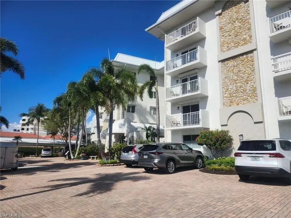 $7,500 | 3000 Gulf Shore Boulevard North, Unit 113, Naples, FL 34103